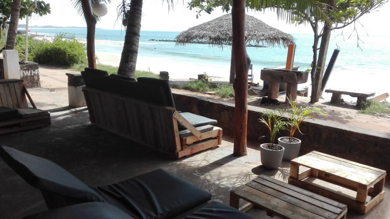 Sunchaser Beach Hotel Тангале Екстериор снимка